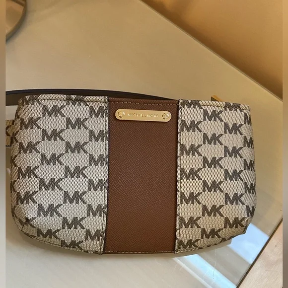 Michael Kors waist purse (wallet, Fannie pack) , size L/XL - Picture 2 of 6